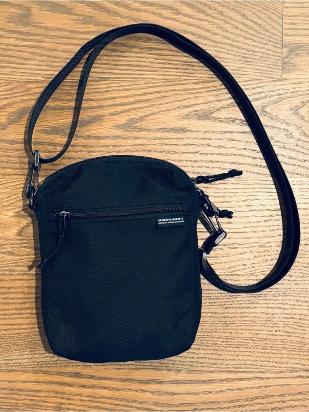 H & M Universal Apparel Stockholm Small Crossbody Bag in Black